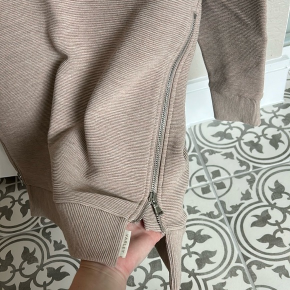 Varley Top - Picture 4 of 4